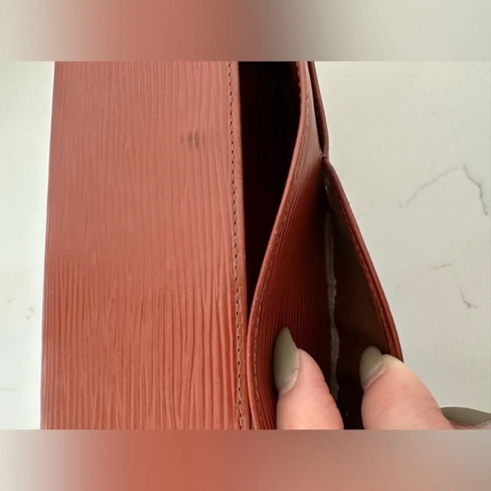 Authentic Louis Vuitton Vintage Epi Leather Sarah wallet